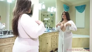 BBW aux gros seins se fait baiser par deux blacks