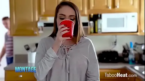 Belle-fille soumise baisée par son beau-père pervers