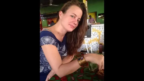 MILF française baisée sauvagement sur la plage en culottes