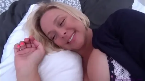 Belle-mère MILF baise son beau-fils - Brianna Beach