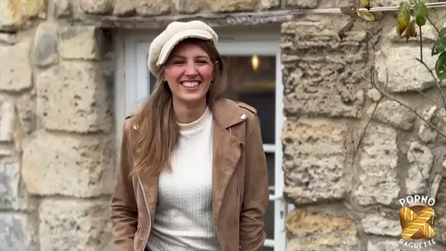 Pénélope blonde classieuse baise intense française