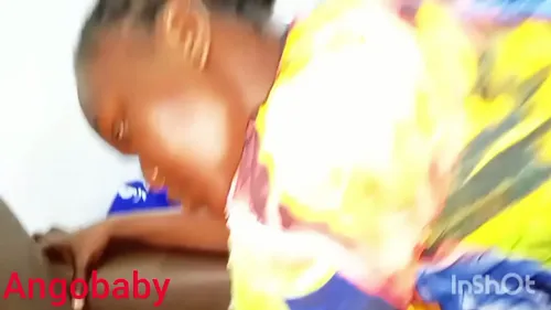 Angobaby ébène se masturbe devant sa webcam amateur