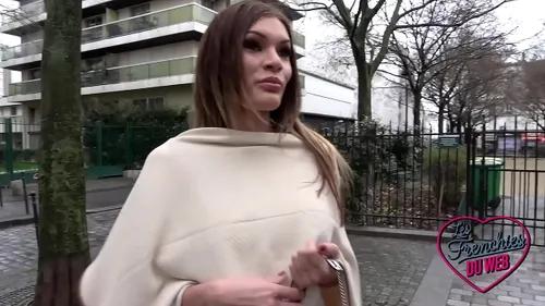 Kitana russe se masturbe en lingerie sexy - Solo amateur