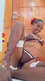 Latina colombienne se masturbe et jouit devant la cam