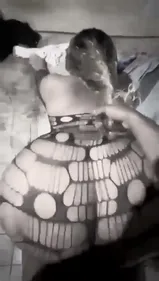 Belle-mère latina baisée par une grosse bite noire